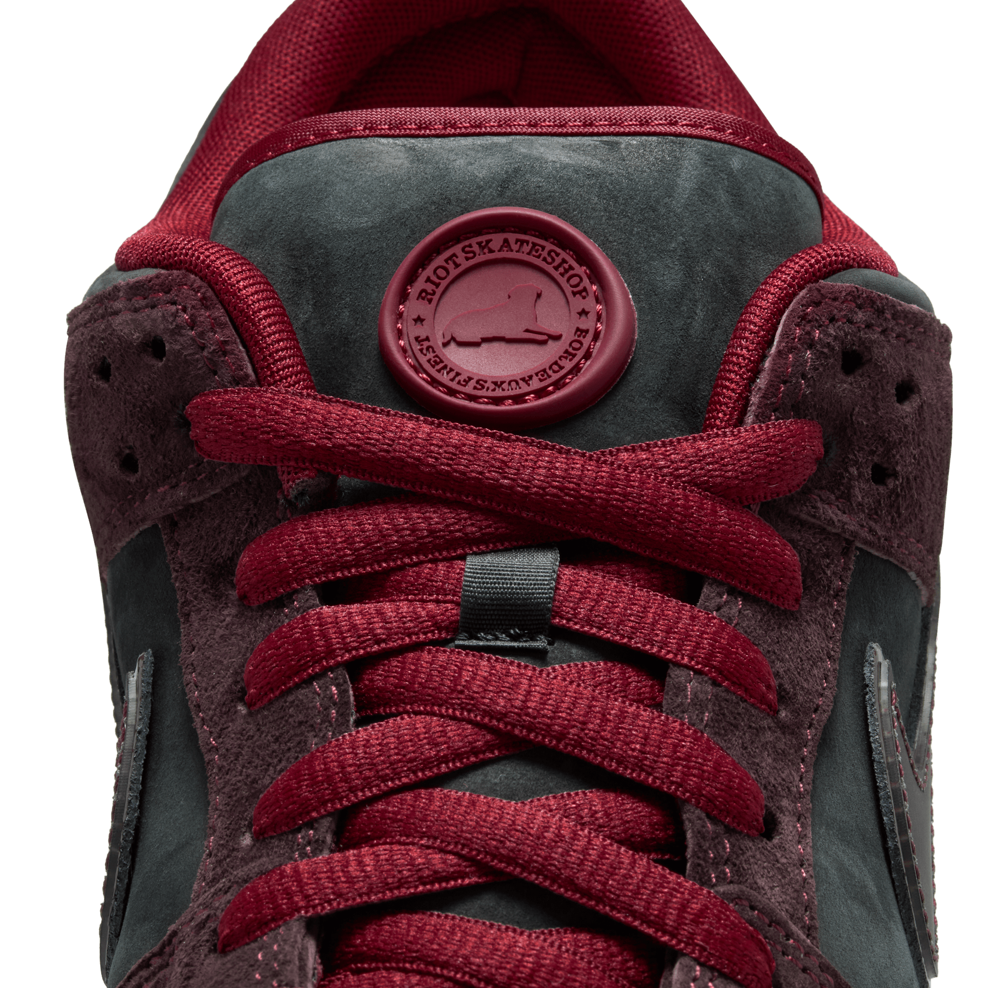 Riot Skate Shop Nike SB Dunk Low Pro Skate Shoe Detail