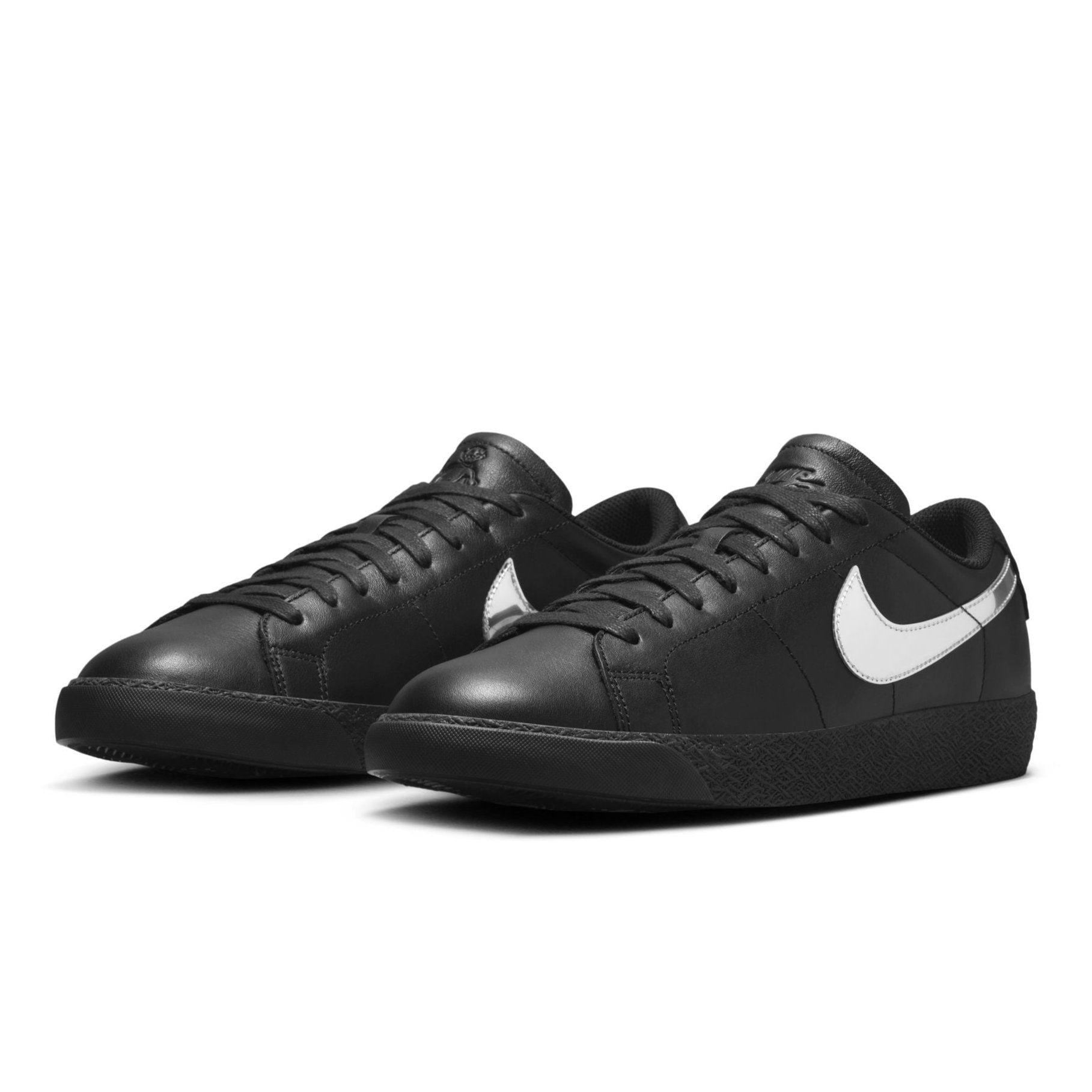 Dancer Nike SB Blazer Low Black Metallic Pair