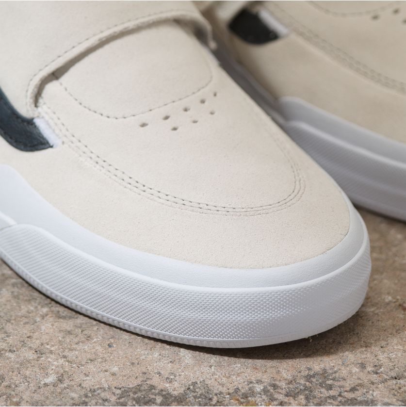 White/Black Kyle 2 Vans Skateboard Shoe Detail